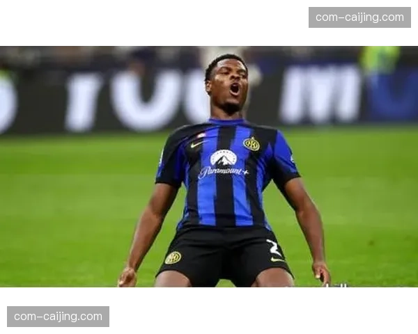 邓弗里斯缺席三个月后参与合练 国米边卫复出在即